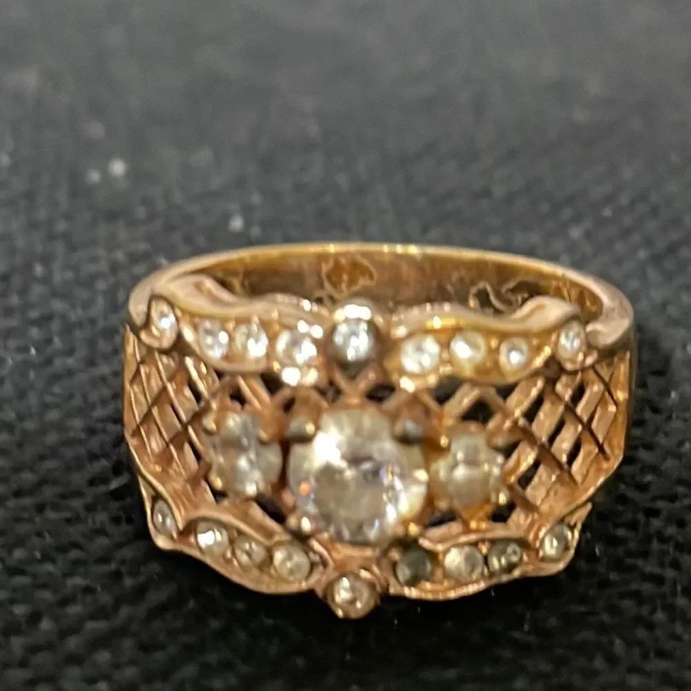 Large ring - Picture 3 of 9